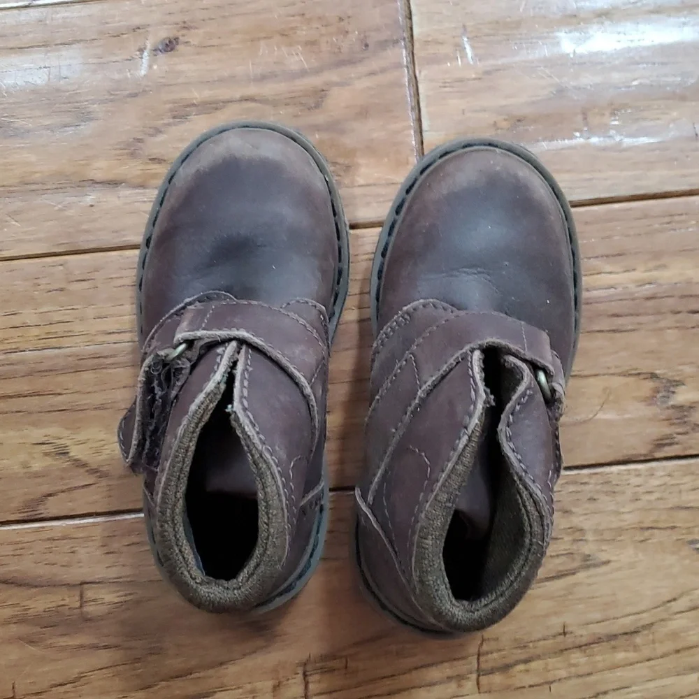 Dr. Martens 12135 brown kids boots